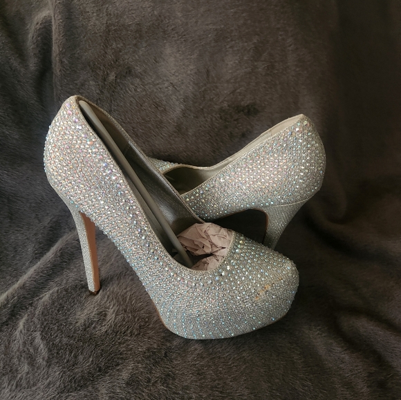 Shoes - Dream pairs heels